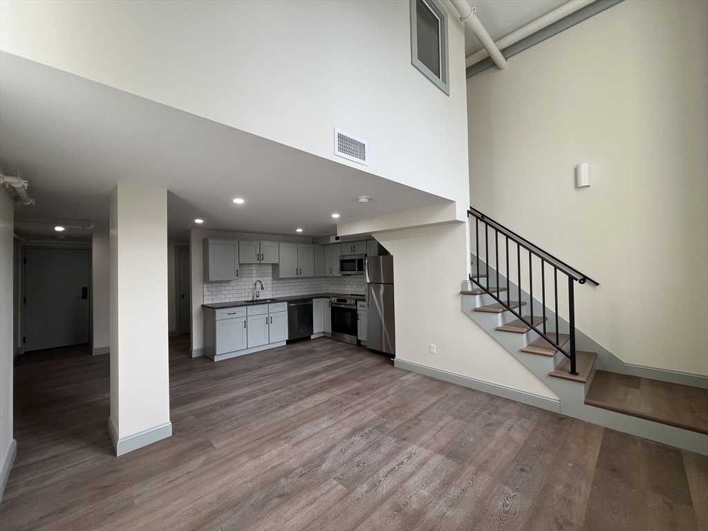 160 Seabury St, Fall River, Massachusetts, 2 Bedrooms Bedrooms, 5 Rooms Rooms,1.5 BathroomsBathrooms,Residential Lease,For Rent,Seabury St,73469467