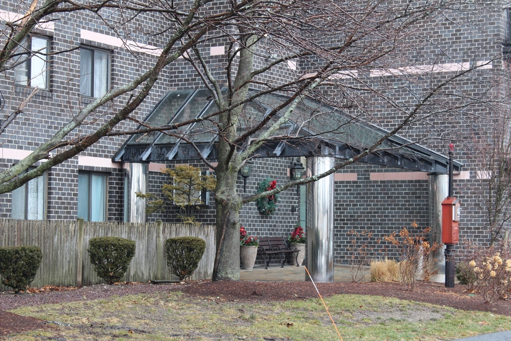 500 Washington Street, Quincy, Massachusetts, 2 Bedrooms Bedrooms, 5 Rooms Rooms,2 BathroomsBathrooms,Residential Lease,For Rent,Washington Street,73469468