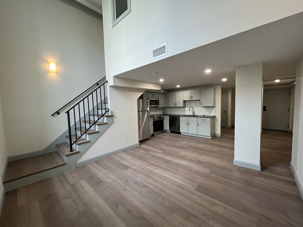 160 Seabury St, Fall River, Massachusetts, 2 Bedrooms Bedrooms, 5 Rooms Rooms,1.5 BathroomsBathrooms,Residential Lease,For Rent,Seabury St,73469471