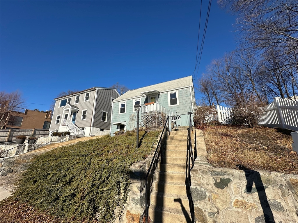 156 Parke Ave, Quincy, Massachusetts, 3 Bedrooms Bedrooms, 6 Rooms Rooms,2 BathroomsBathrooms,Residential,For Sale,Parke Ave,73469476