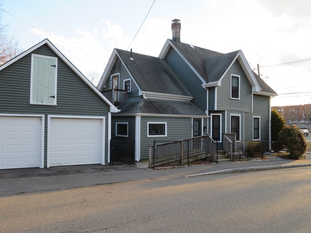 78 Middle St, Weymouth, Massachusetts, 3 Bedrooms Bedrooms, 8 Rooms Rooms,2 BathroomsBathrooms,Residential Income,For Sale,Middle St,73469488