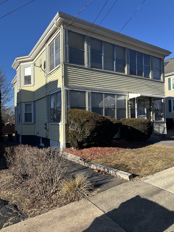 36 Raymond Ave, Salem, Massachusetts, 2 Bedrooms Bedrooms, 5 Rooms Rooms,1 BathroomBathrooms,Residential Lease,For Rent,Raymond Ave,73469431