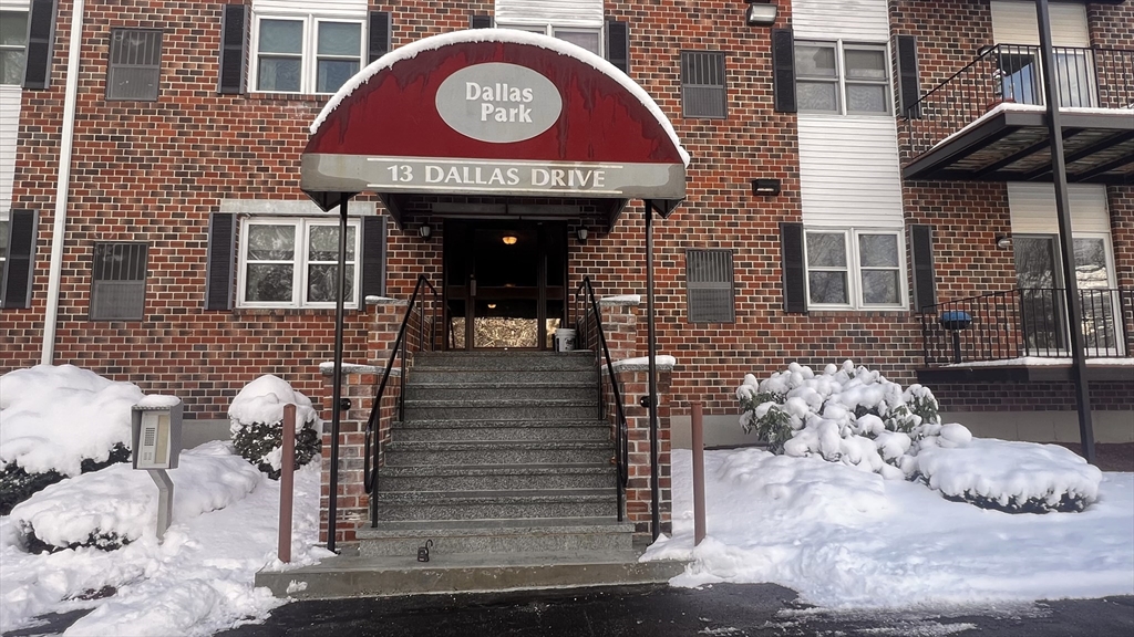 13 Dallas Dr, Dracut, Massachusetts, 2 Bedrooms Bedrooms, 4 Rooms Rooms,2 BathroomsBathrooms,Residential,For Sale,Dallas Dr,73469539