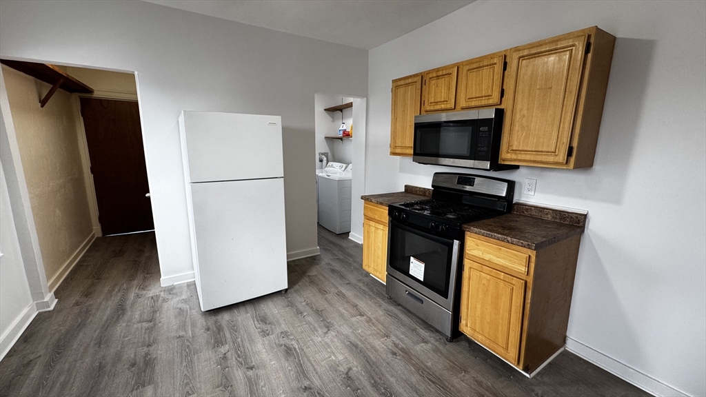 69 Kingsdale, Boston, Massachusetts, 4 Bedrooms Bedrooms, 6 Rooms Rooms,1 BathroomBathrooms,Residential Lease,For Rent,Kingsdale,73469577