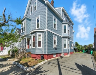 19 Hood St, Lynn, Massachusetts, 9 Bedrooms Bedrooms, 14 Rooms Rooms,4.5 BathroomsBathrooms,Residential Income,For Sale,Hood St,73428626