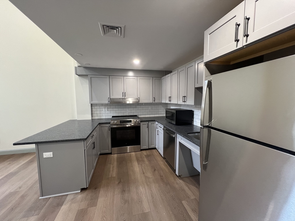 160 Seabury Street, Fall River, Massachusetts, 2 Bedrooms Bedrooms, 4 Rooms Rooms,1 BathroomBathrooms,Residential Lease,For Rent,Seabury Street,73469605