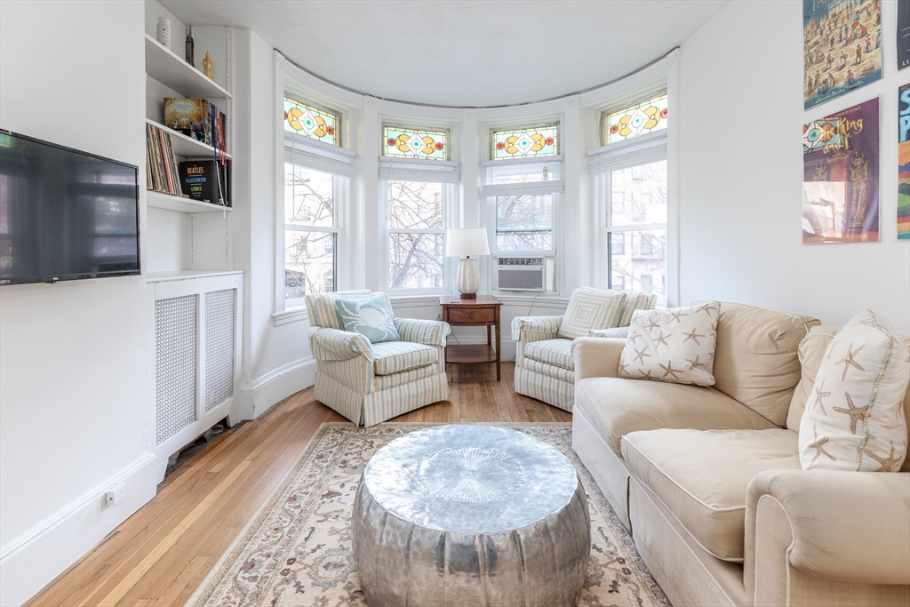 45 Westland Ave, Boston, Massachusetts, 2 Bedrooms Bedrooms, 4 Rooms Rooms,1 BathroomBathrooms,Residential Lease,For Rent,Westland Ave,73469602