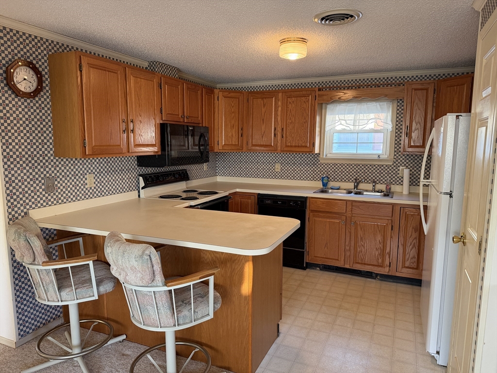 5 Virginia Ave, Marlborough, Massachusetts, 2 Bedrooms Bedrooms, 6 Rooms Rooms,1 BathroomBathrooms,Residential,For Sale,Virginia Ave,73469636