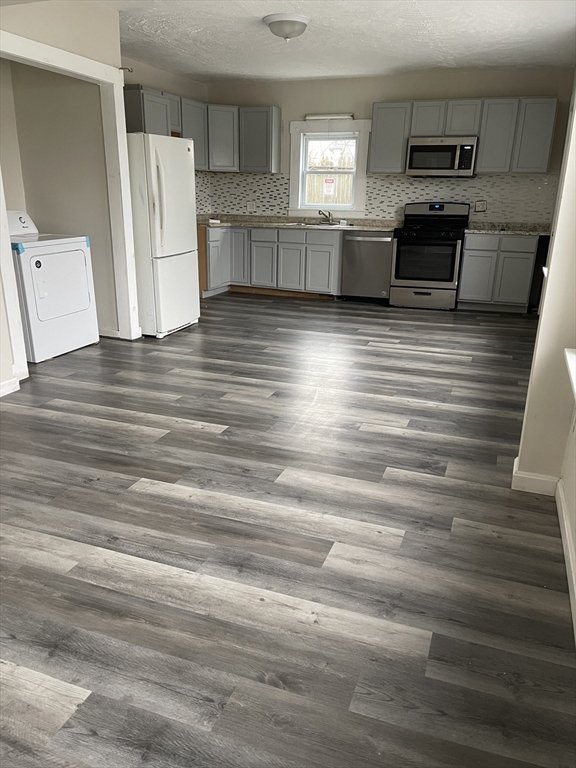 67-69 Loring St, Lowell, Massachusetts, 8 Bedrooms Bedrooms, 14 Rooms Rooms,4 BathroomsBathrooms,Residential Income,For Sale,Loring St,73469629