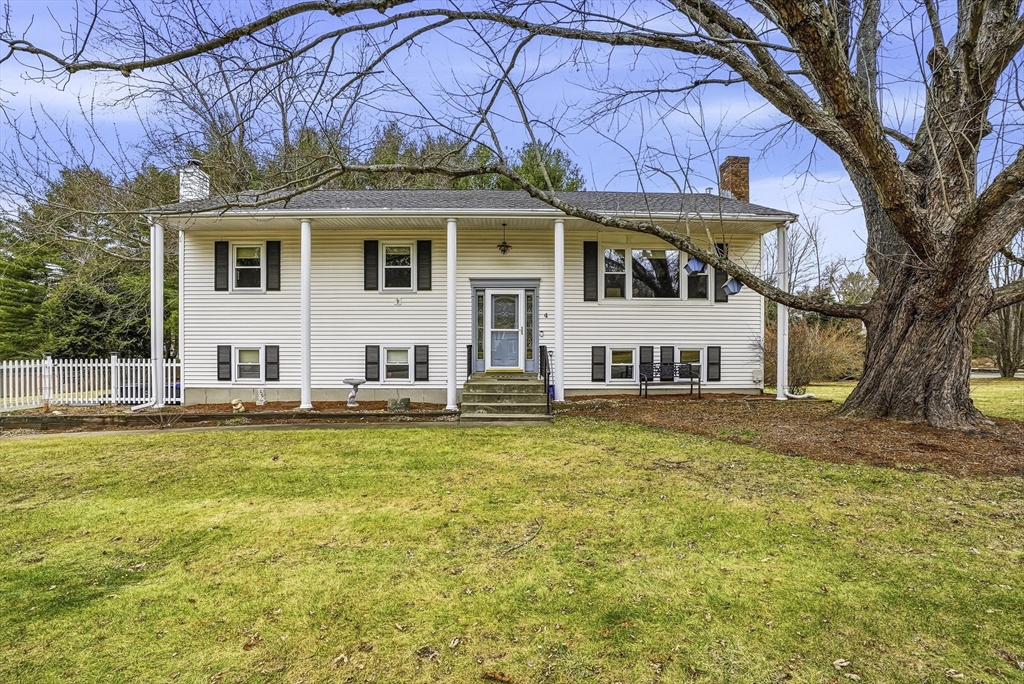 4 Carby Drive, Mendon, Massachusetts, 3 Bedrooms Bedrooms, 8 Rooms Rooms,2 BathroomsBathrooms,Residential,For Sale,Carby Drive,73469678