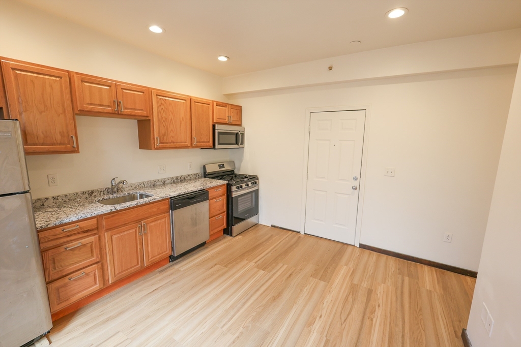 100 Seaver Street, Boston, Massachusetts, 2 Bedrooms Bedrooms, 4 Rooms Rooms,1 BathroomBathrooms,Residential Lease,For Rent,Seaver Street,73469685