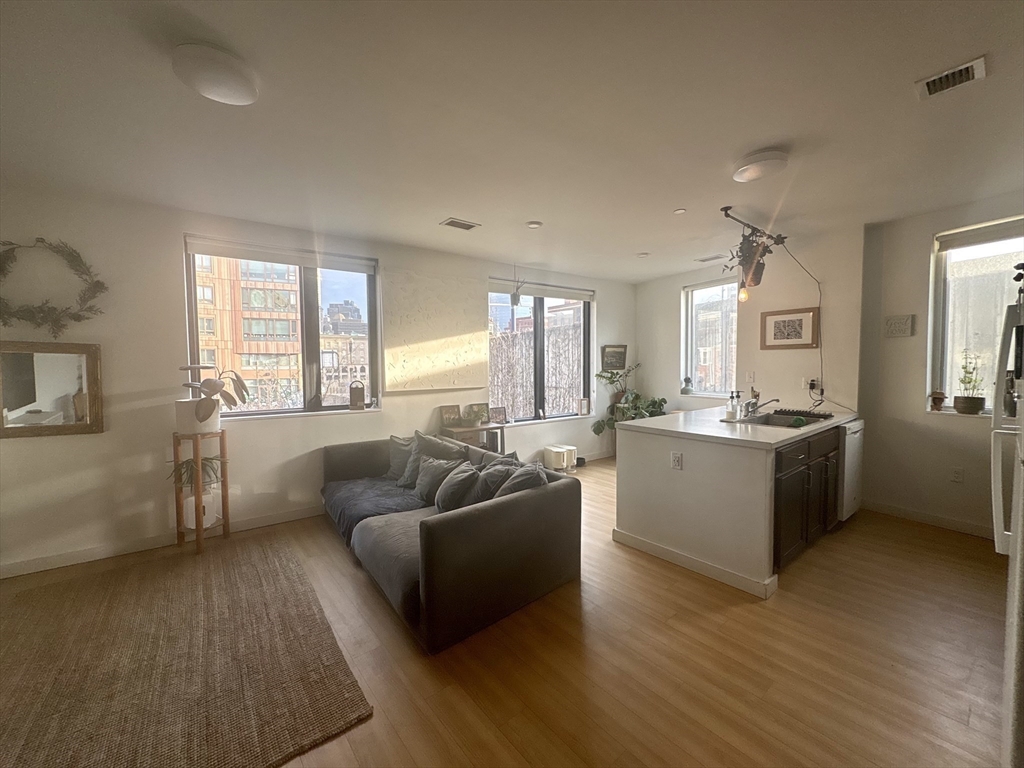 88 Hudson St, Boston, Massachusetts, 1 Bedroom Bedrooms, 3 Rooms Rooms,1 BathroomBathrooms,Residential,For Sale,Hudson St,73469631