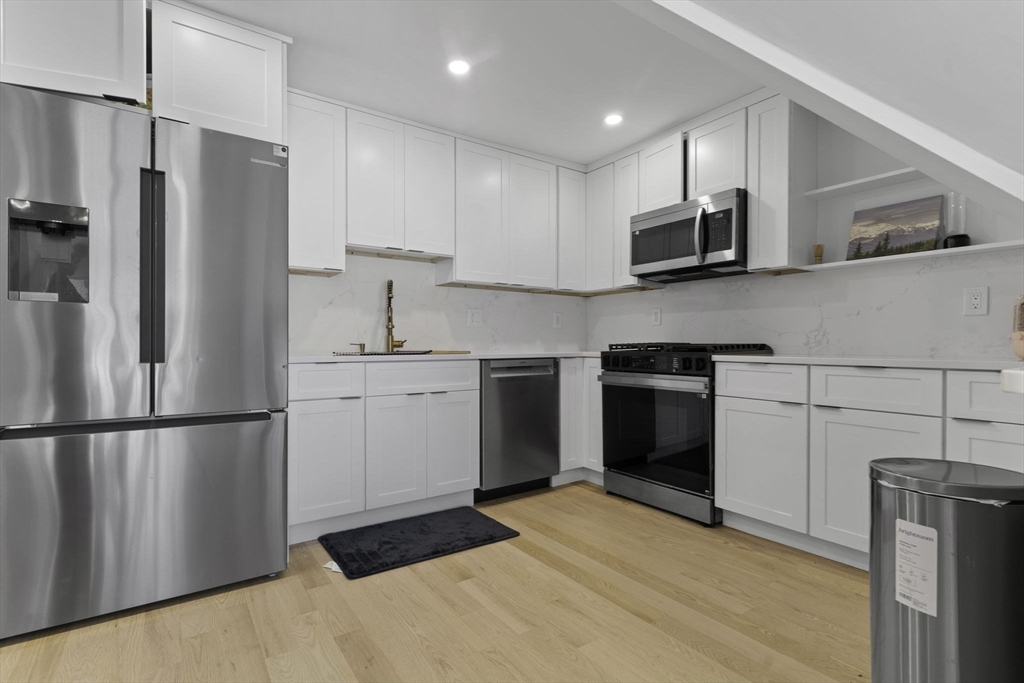 12 Sewall Ave, Winthrop, Massachusetts, 1 Bedroom Bedrooms, 4 Rooms Rooms,1 BathroomBathrooms,Residential,For Sale,Sewall Ave,73469696