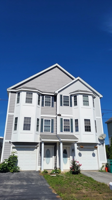 129 Manchester Street, Lowell, Massachusetts, 2 Bedrooms Bedrooms, 5 Rooms Rooms,1.5 BathroomsBathrooms,Residential Lease,For Rent,Manchester Street,73469707