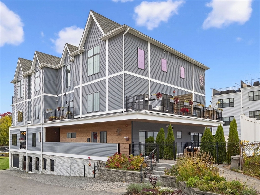 4 Payne Street, Boston, Massachusetts, 3 Bedrooms Bedrooms, 4 Rooms Rooms,2.5 BathroomsBathrooms,Residential,For Sale,Payne Street,73469726