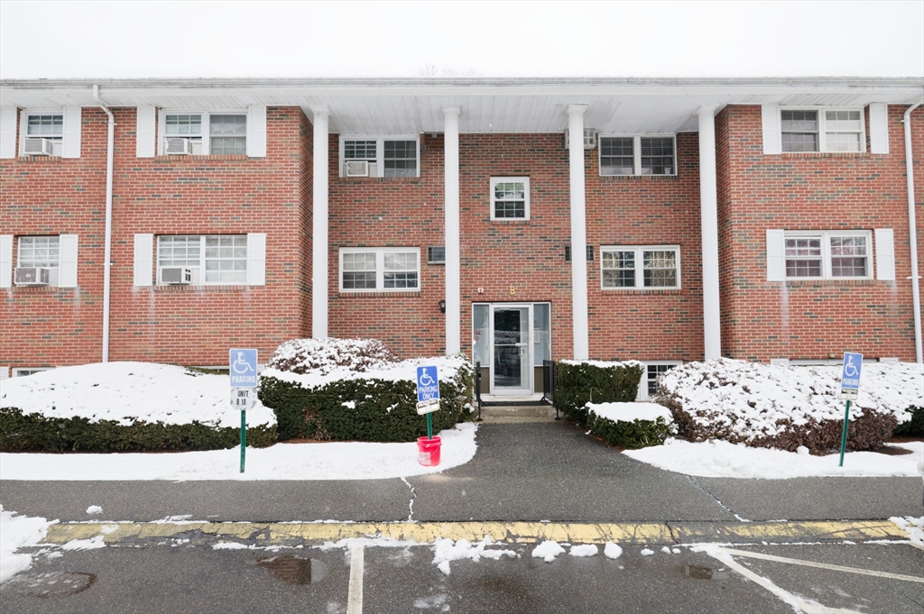 39 Pleasant St, Northborough, Massachusetts, 2 Bedrooms Bedrooms, 5 Rooms Rooms,1 BathroomBathrooms,Residential,For Sale,Pleasant St,73469729