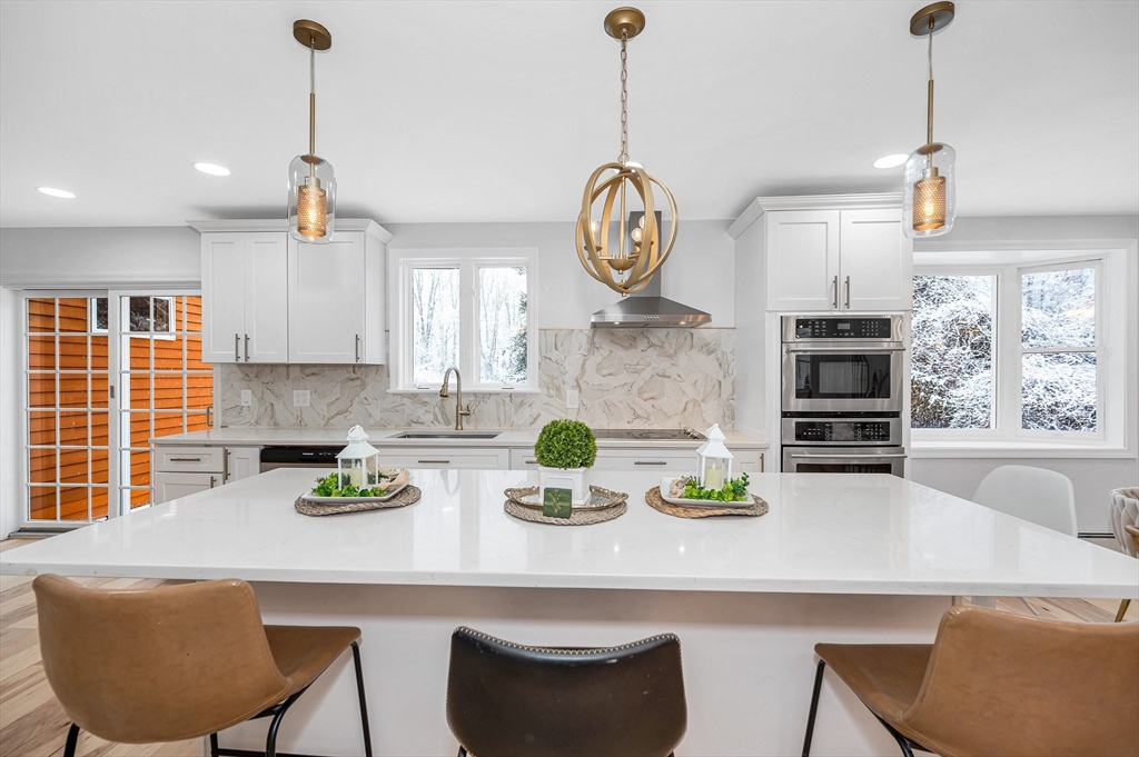 300 Kenoza St, Haverhill, Massachusetts, 4 Bedrooms Bedrooms, 9 Rooms Rooms,2.5 BathroomsBathrooms,Residential,For Sale,Kenoza St,73469740