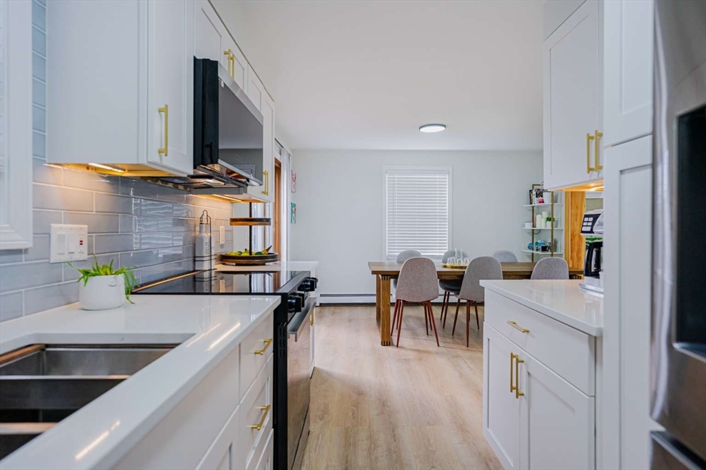 27 Silver Road, Everett, Massachusetts, 3 Bedrooms Bedrooms, 9 Rooms Rooms,1.5 BathroomsBathrooms,Residential,For Sale,Silver Road,73456747