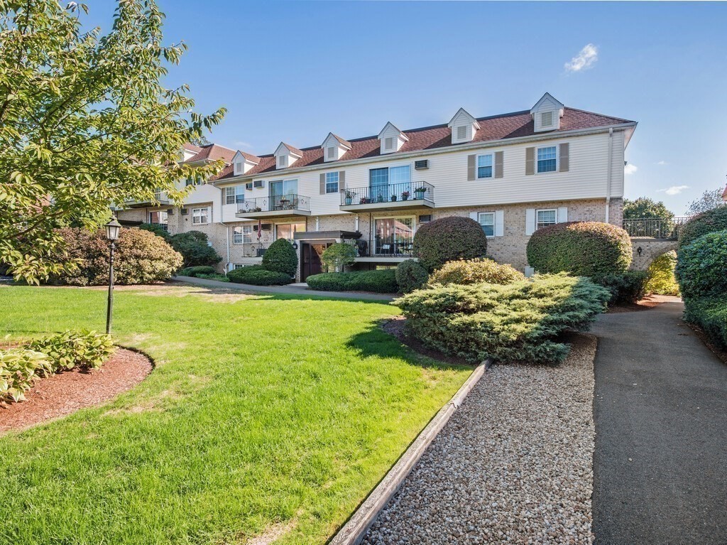 18 Williamsburg Court, Shrewsbury, Massachusetts, 1 Bedroom Bedrooms, 3 Rooms Rooms,1 BathroomBathrooms,Residential Lease,For Rent,Williamsburg Court,73469796