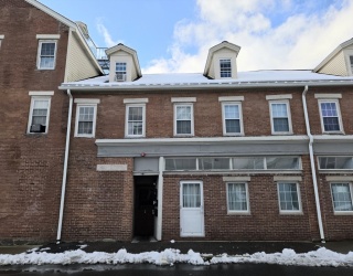 2 Union St, Taunton, Massachusetts, 3 Bedrooms Bedrooms, 6 Rooms Rooms,1 BathroomBathrooms,Residential Lease,For Rent,Union St,73469838