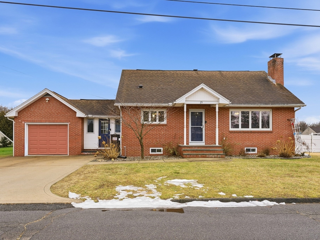 25 Dale Street, Ludlow, Massachusetts, 4 Bedrooms Bedrooms, 9 Rooms Rooms,2 BathroomsBathrooms,Residential,For Sale,Dale Street,73469839