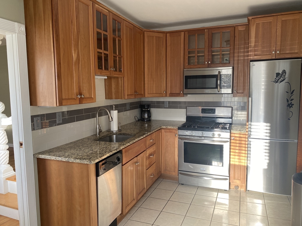 102 A Moreland St, Boston, Massachusetts, 4 Bedrooms Bedrooms, 5 Rooms Rooms,2 BathroomsBathrooms,Residential Lease,For Rent,Moreland St,73469842
