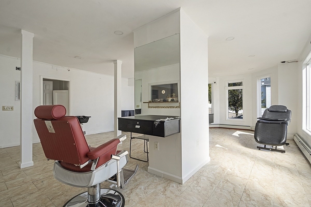 324 Broadway, Lawrence, Massachusetts, ,Commercial Lease,For Rent,Broadway,73469847