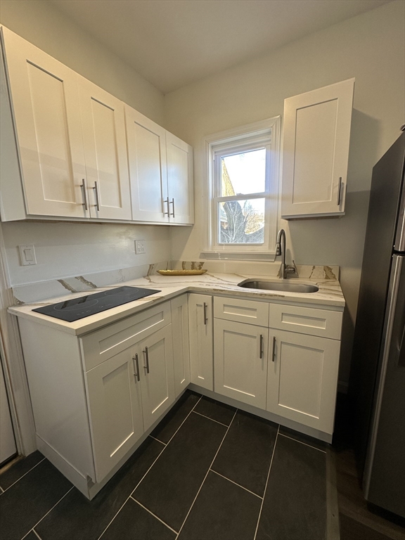 23 W 5th St, Lowell, Massachusetts, 1 Bedroom Bedrooms, 3 Rooms Rooms,1 BathroomBathrooms,Residential Lease,For Rent,W 5th St,73469739