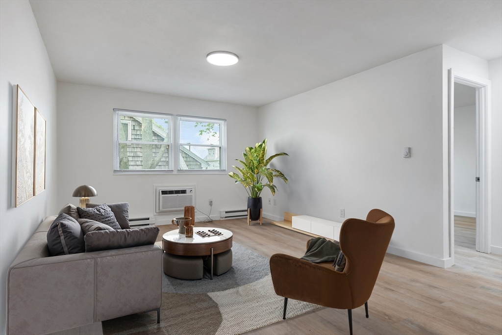 303 Broadway, Lynn, Massachusetts, 2 Bedrooms Bedrooms, 4 Rooms Rooms,1 BathroomBathrooms,Residential Lease,For Rent,Broadway,73469751