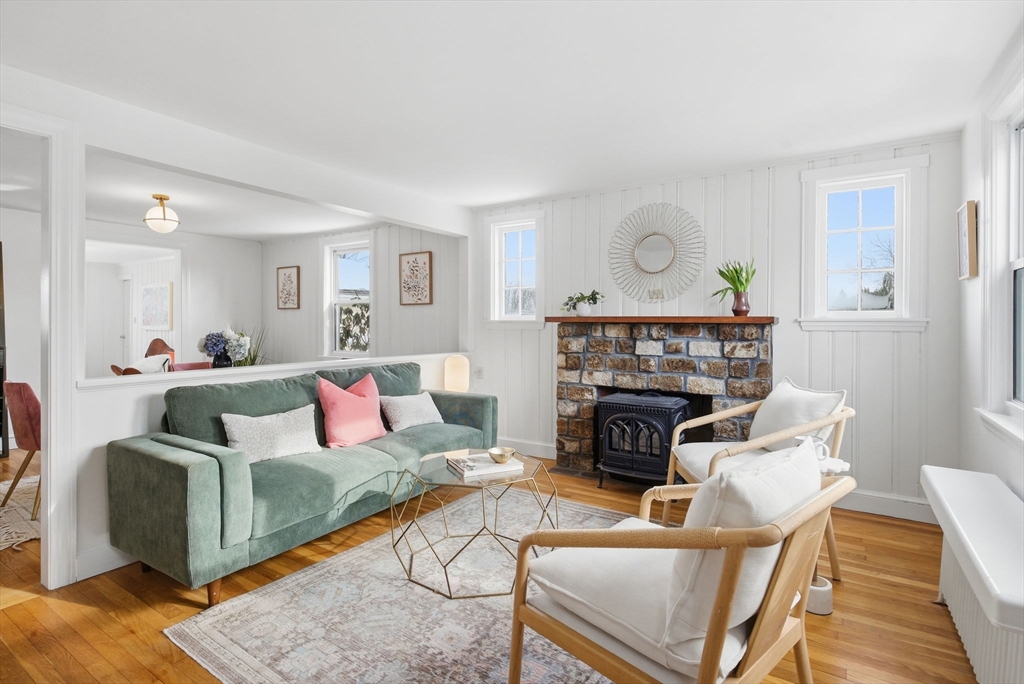 23 Fairview, Dedham, Massachusetts, 2 Bedrooms Bedrooms, 6 Rooms Rooms,1.5 BathroomsBathrooms,Residential,For Sale,Fairview,73469944