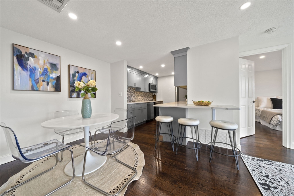 336 Adams, Boston, Massachusetts, 2 Bedrooms Bedrooms, 3 Rooms Rooms,2 BathroomsBathrooms,Residential Lease,For Rent,Adams,73470029