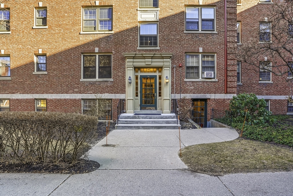 56 Elm St, Worcester, Massachusetts, 1 Bedroom Bedrooms, 4 Rooms Rooms,1 BathroomBathrooms,Residential,For Sale,Elm St,73469990