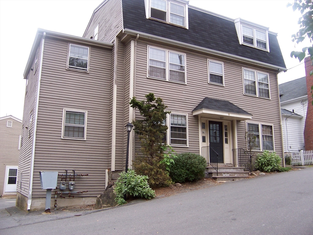 9 Hillside Avenue, Marblehead, Massachusetts, 1 Bedroom Bedrooms, 3 Rooms Rooms,1 BathroomBathrooms,Residential Lease,For Rent,Hillside Avenue,73470039