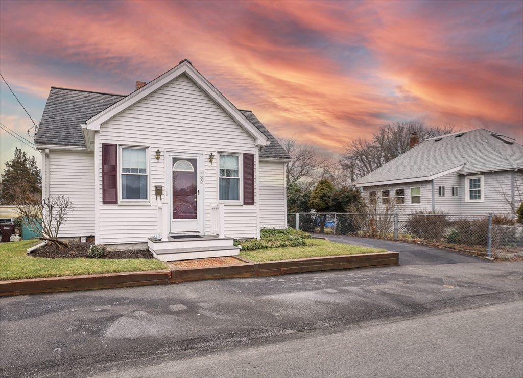 32 Beloit Rd, Dedham, Massachusetts, 3 Bedrooms Bedrooms, 6 Rooms Rooms,1 BathroomBathrooms,Residential Lease,For Rent,Beloit Rd,73470044