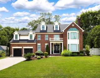 19 Gordon Road, Newton, Massachusetts, 5 Bedrooms Bedrooms, 10 Rooms Rooms,5 BathroomsBathrooms,Residential,For Sale,Gordon Road,73469866