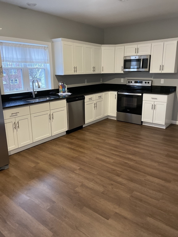 423 Weir St, Taunton, Massachusetts, 3 Bedrooms Bedrooms, 5 Rooms Rooms,1 BathroomBathrooms,Residential Lease,For Rent,Weir St,73469926