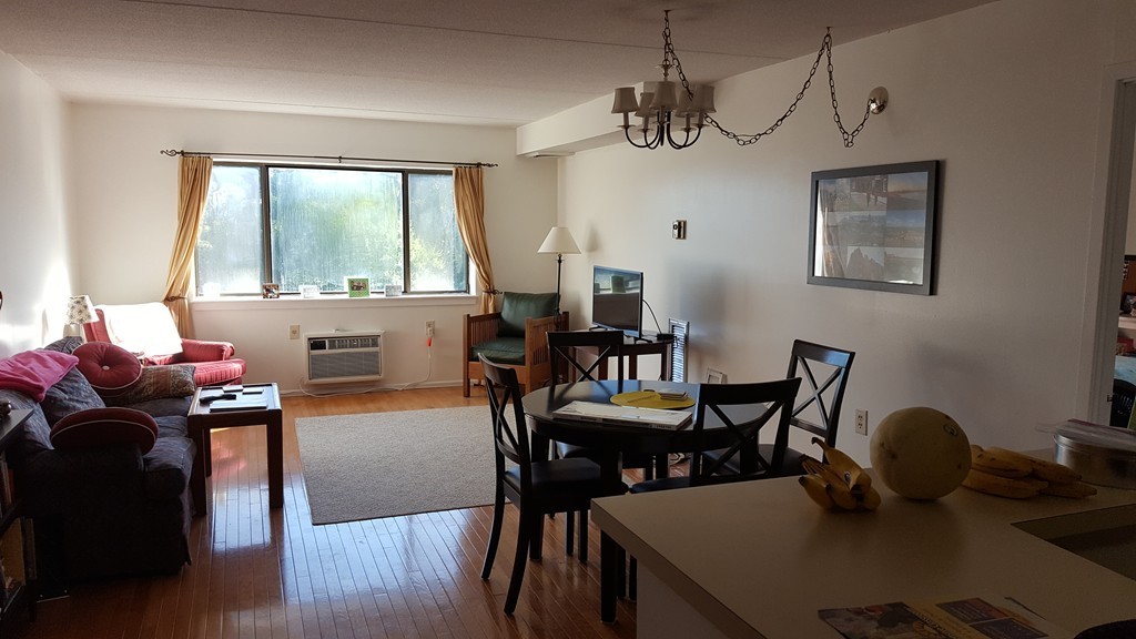 4975 Washington Street, Boston, Massachusetts, 2 Bedrooms Bedrooms, 4 Rooms Rooms,2 BathroomsBathrooms,Residential Lease,For Rent,Washington Street,73469932