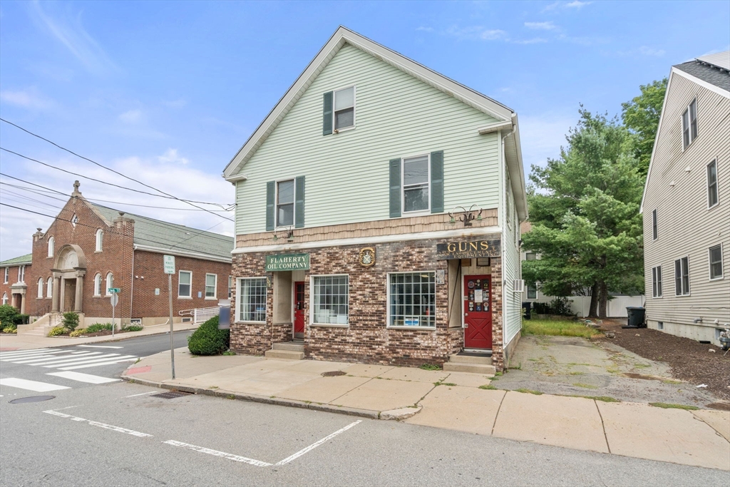 301 River, Waltham, Massachusetts, 2 Bedrooms Bedrooms, 10 Rooms Rooms,3 BathroomsBathrooms,Residential Income,For Sale,River,73469934