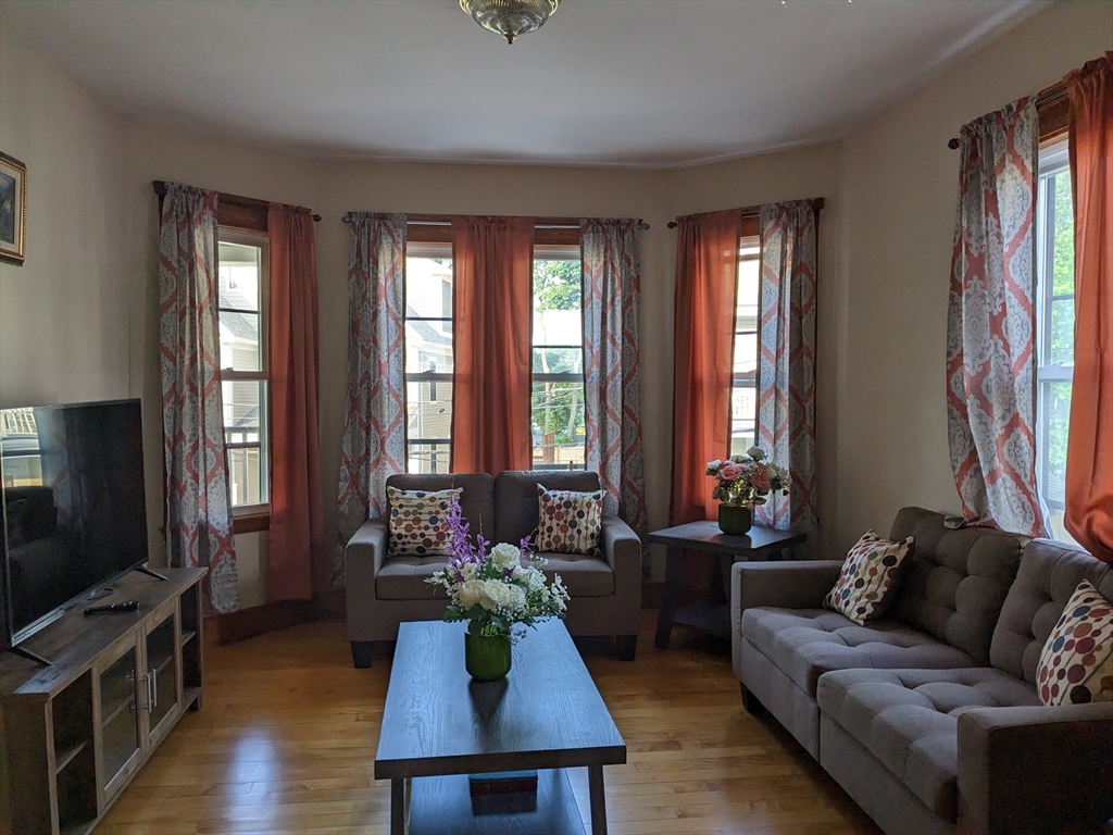 59 Edson Street, Boston, Massachusetts, 3 Bedrooms Bedrooms, 6 Rooms Rooms,1 BathroomBathrooms,Residential Lease,For Rent,Edson Street,73469942