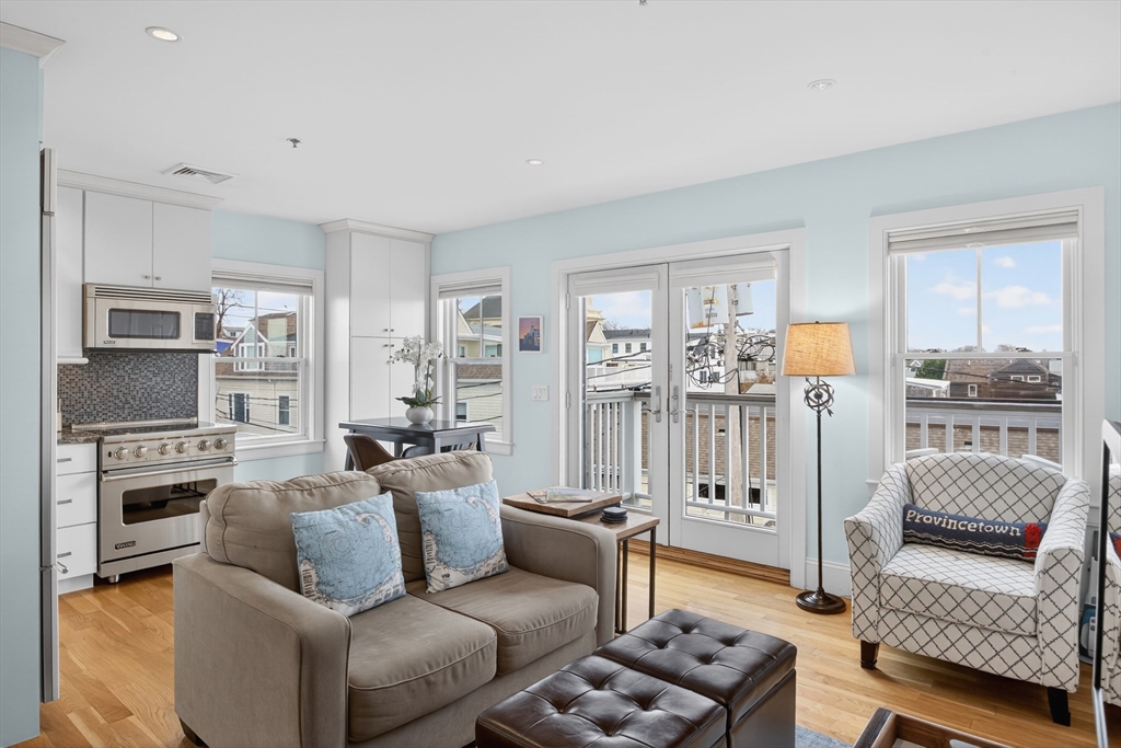 333 Commercial Street, Provincetown, Massachusetts, 1 Bedroom Bedrooms, 2 Rooms Rooms,1 BathroomBathrooms,Residential,For Sale,Commercial Street,73469945