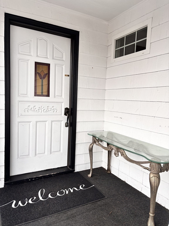 5 Fremont Ave, Chelsea, Massachusetts, 2 Bedrooms Bedrooms, 5 Rooms Rooms,1 BathroomBathrooms,Residential Lease,For Rent,Fremont Ave,73469957