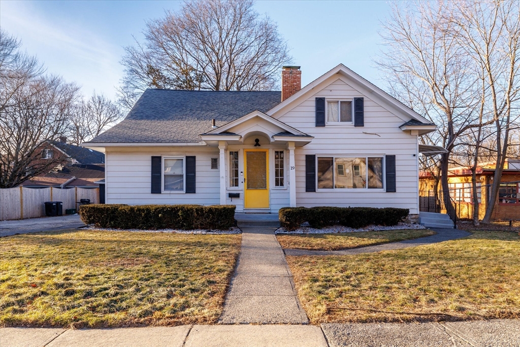 19 Highland Ter, Worcester, Massachusetts, 7 Bedrooms Bedrooms, 12 Rooms Rooms,2.5 BathroomsBathrooms,Residential Income,For Sale,Highland Ter,73469925