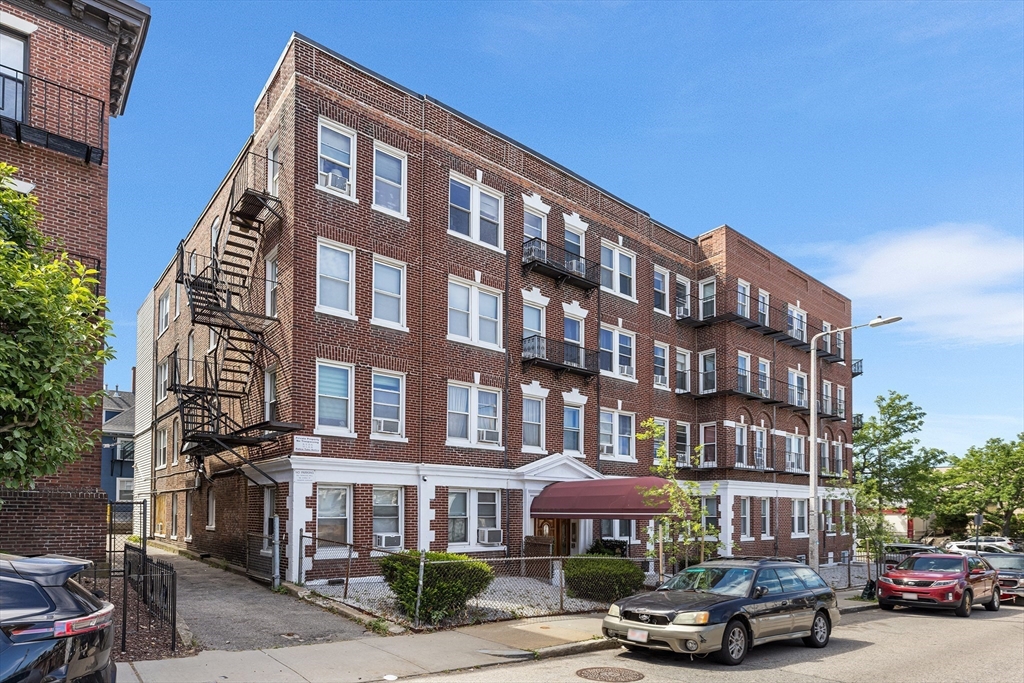 56 Park Vale Ave, Boston, Massachusetts, 1 Bedroom Bedrooms, 3 Rooms Rooms,1 BathroomBathrooms,Residential,For Sale,Park Vale Ave,73460696