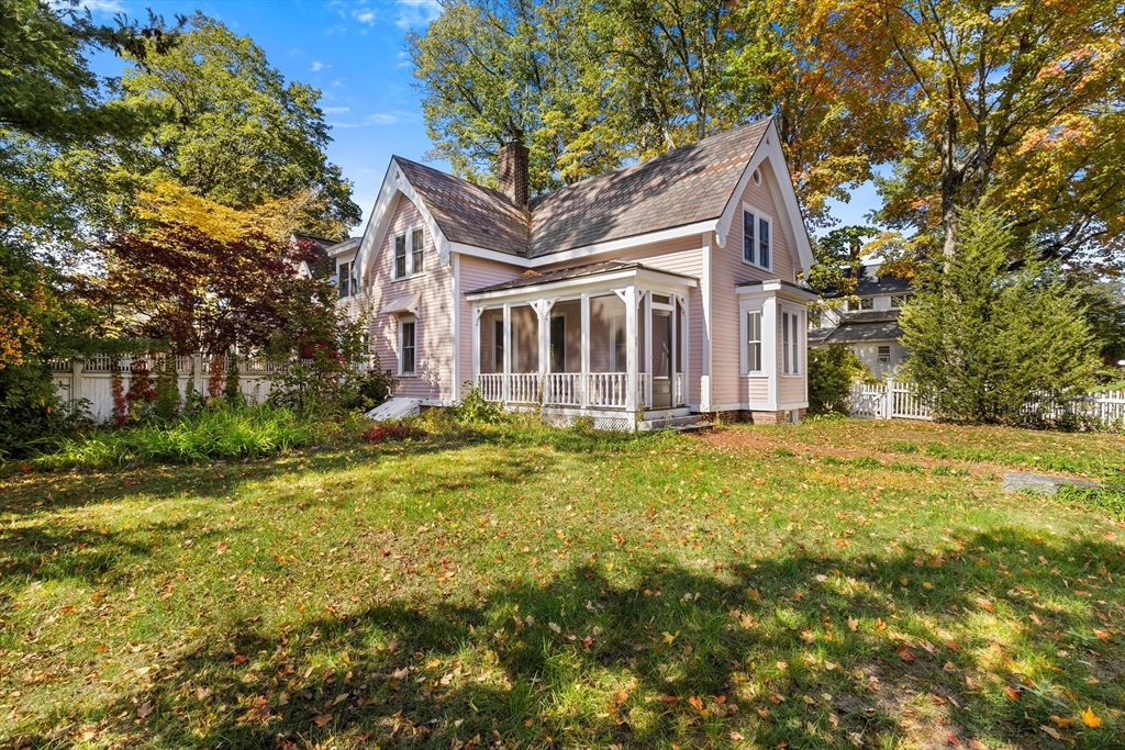 34 Thoreau Street, Concord, Massachusetts, 2 Bedrooms Bedrooms, 5 Rooms Rooms,1.5 BathroomsBathrooms,Residential,For Sale,Thoreau Street,73470019