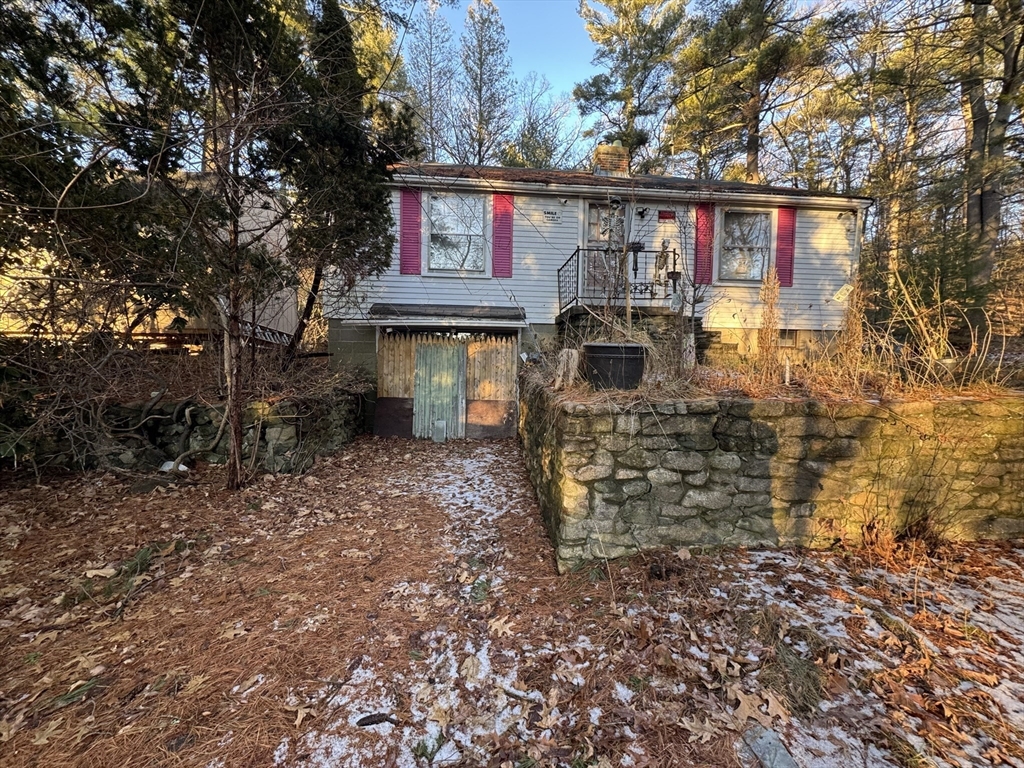 98 Medway St, Norfolk, Massachusetts, 2 Bedrooms Bedrooms, 5 Rooms Rooms,1 BathroomBathrooms,Residential,For Sale,Medway St,73470023