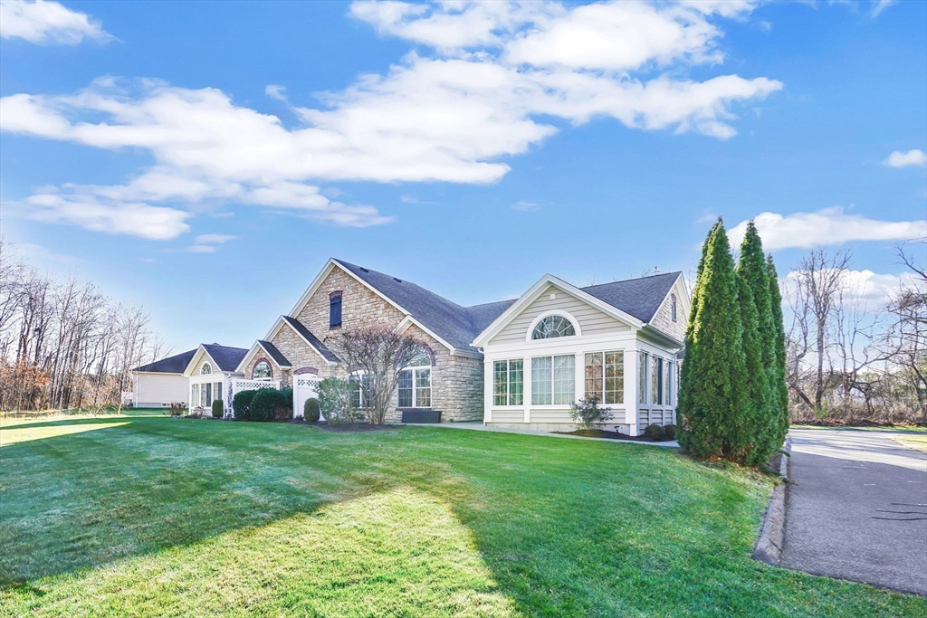 126 Stonybrook Way, South Hadley, Massachusetts, 2 Bedrooms Bedrooms, 8 Rooms Rooms,2 BathroomsBathrooms,Residential,For Sale,Stonybrook Way,73459237