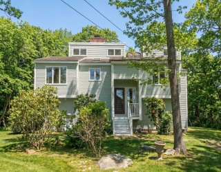 32 Haven Avenue, Rockport, Massachusetts, 2 Bedrooms Bedrooms, 6 Rooms Rooms,2 BathroomsBathrooms,Residential,For Sale,Haven Avenue,73470088
