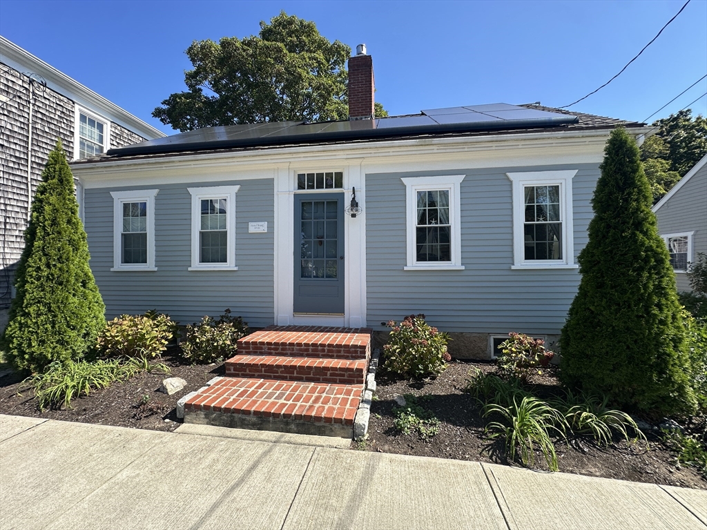 12 Pearl Street, Mattapoisett, Massachusetts, 4 Bedrooms Bedrooms, 6 Rooms Rooms,2.5 BathroomsBathrooms,Residential Lease,For Rent,Pearl Street,73470109