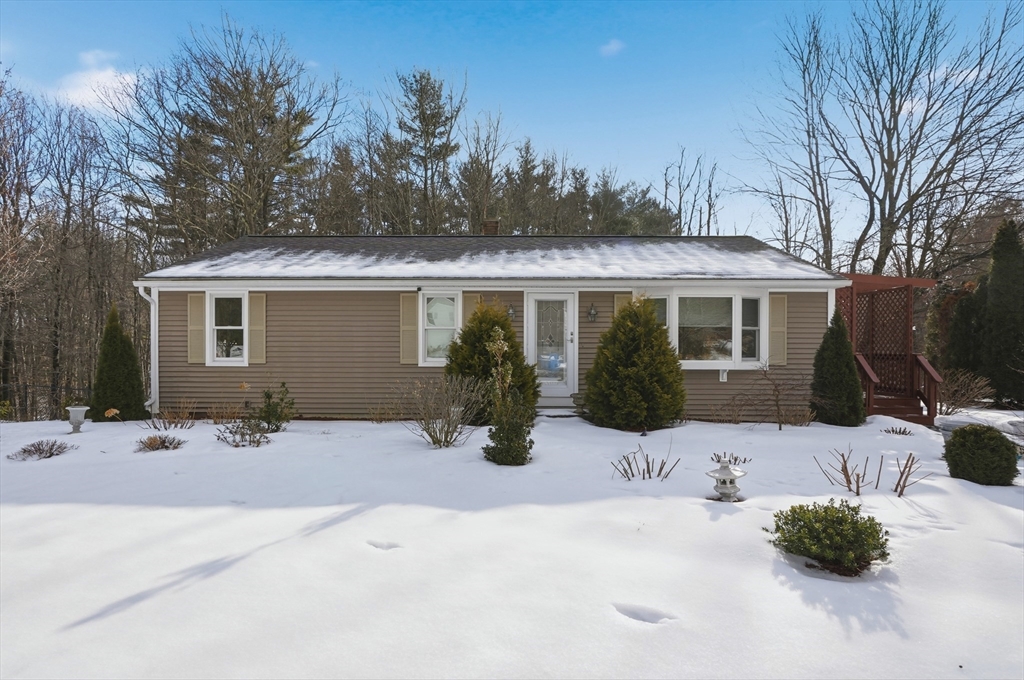 20 Fernwood Drive, Rutland, Massachusetts, 3 Bedrooms Bedrooms, 6 Rooms Rooms,1 BathroomBathrooms,Residential,For Sale,Fernwood Drive,73470112