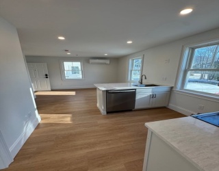 41 Elm Street, Andover, Massachusetts, 1 Bedroom Bedrooms, 3 Rooms Rooms,1 BathroomBathrooms,Residential Lease,For Rent,Elm Street,73470255